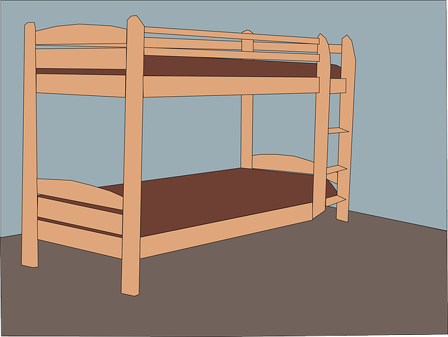 dřevěná patrová postel